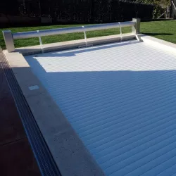 Cubierta automática flotante de lamas modelo Element de 9 x 5 m