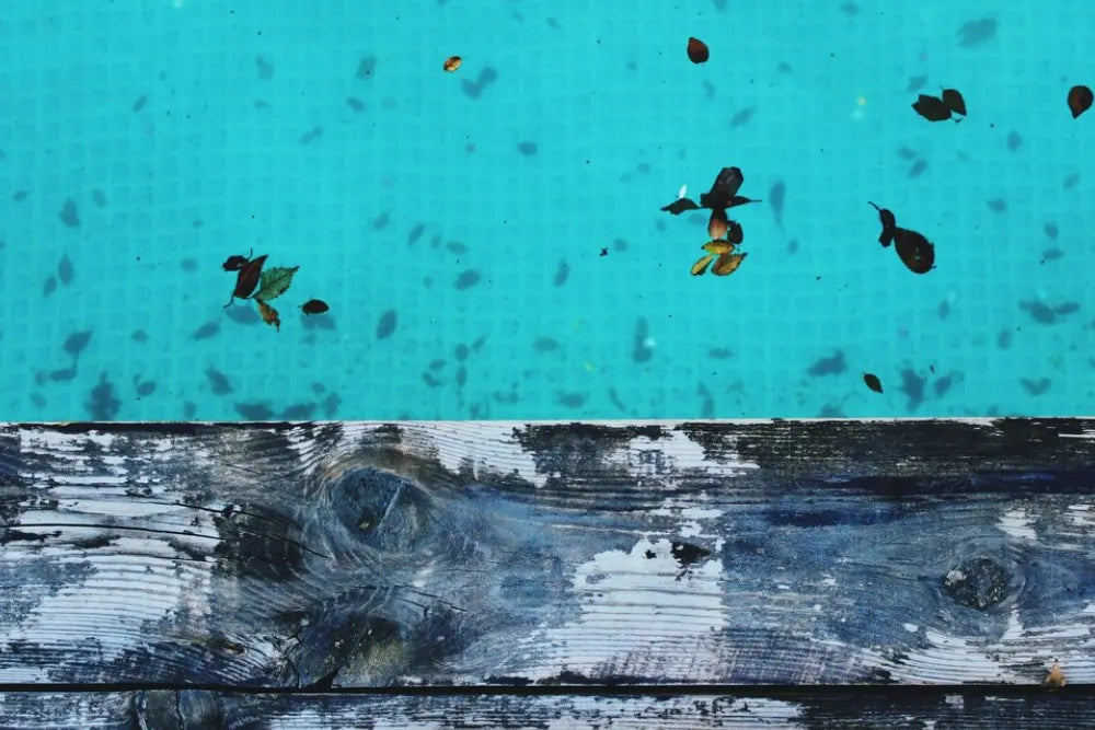 ¿Cómo eliminar el polvo fino del fondo de la piscina? Claves para un agua cristalina