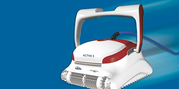 El limpiafondos Dolphin Active X4 proporciona una limpieza fiable, cómoda y rentable para de la piscina. Su fiable método de filtración en cualquier condición de la piscina y el cepillado activo en toda superficie, optimizan la higiene de la piscina.